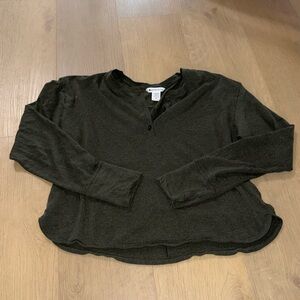 Green athleta cropped long sleeve medium thumb holes cotton wool 1/4 button up